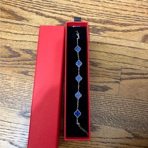 5 motif Blue Clover Charm Bracelet
